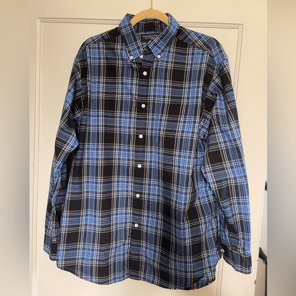 Men’s large Roundtree &  Yorke  casual or dress shirt